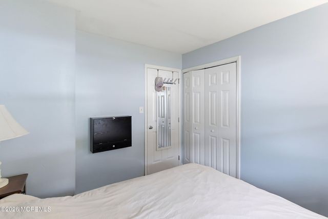26 Ravenwood Boulevard, Barnegat, NJ 08005