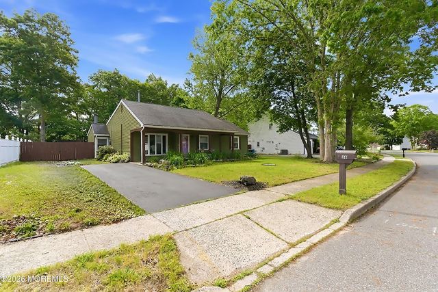 26 Ravenwood Boulevard, Barnegat, NJ 08005