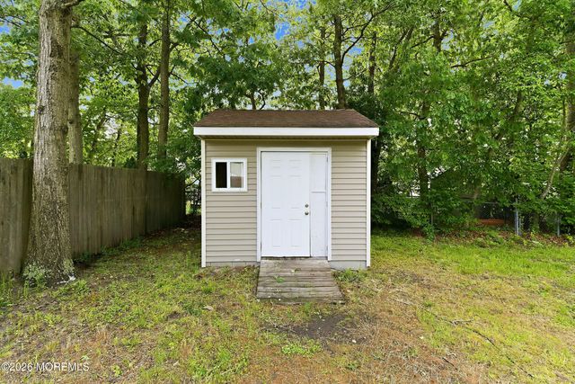 26 Ravenwood Boulevard, Barnegat, NJ 08005
