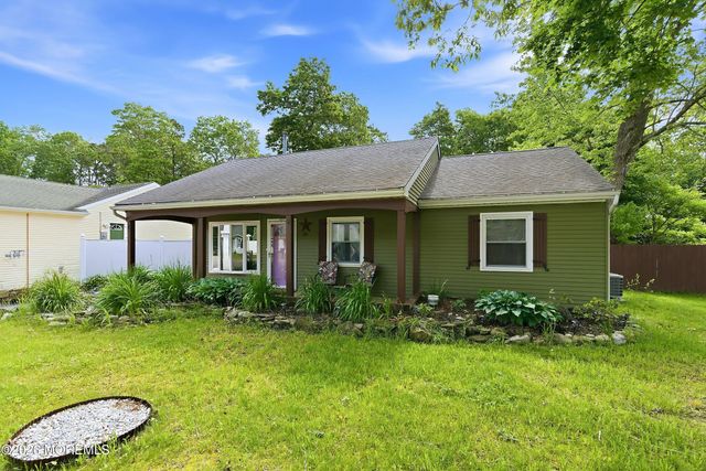 26 Ravenwood Boulevard, Barnegat, NJ 08005