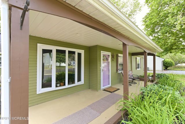 26 Ravenwood Boulevard, Barnegat, NJ 08005