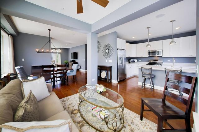 1910 Dauntless Drive, Glenview, IL 60026