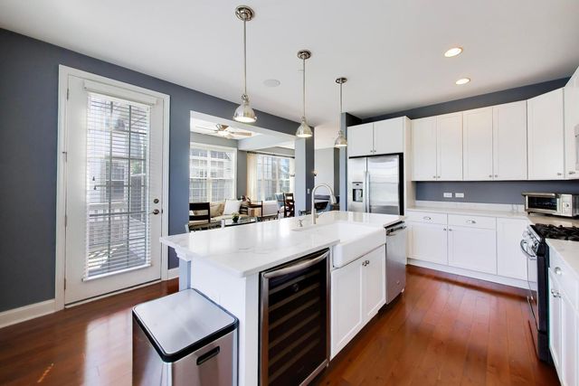 1910 Dauntless Drive, Glenview, IL 60026
