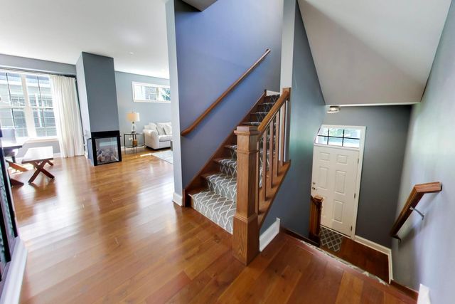 1910 Dauntless Drive, Glenview, IL 60026
