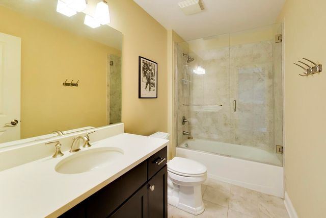1910 Dauntless Drive, Glenview, IL 60026