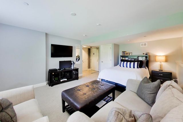 1910 Dauntless Drive, Glenview, IL 60026