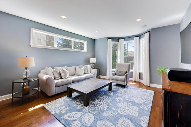 1910 Dauntless Drive, Glenview, IL 60026