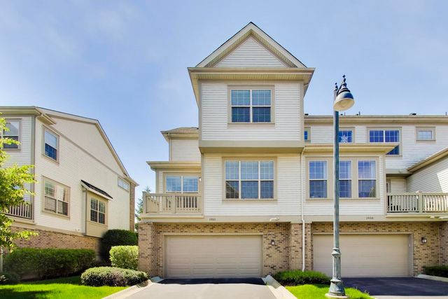 1910 Dauntless Drive, Glenview, IL 60026