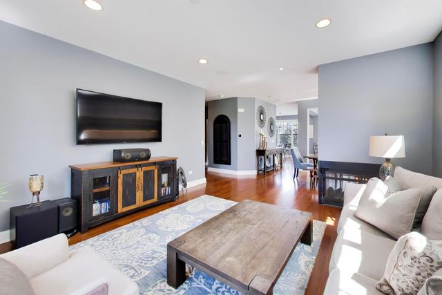 1910 Dauntless Drive, Glenview, IL 60026