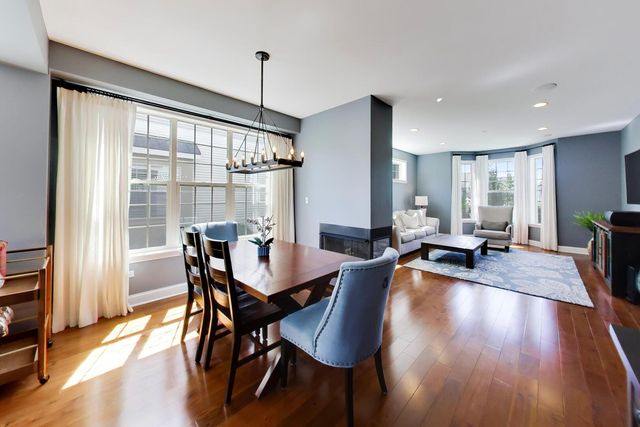 1910 Dauntless Drive, Glenview, IL 60026