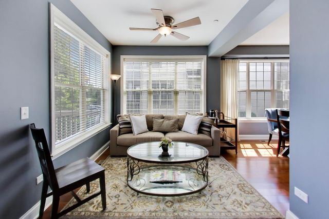 1910 Dauntless Drive, Glenview, IL 60026