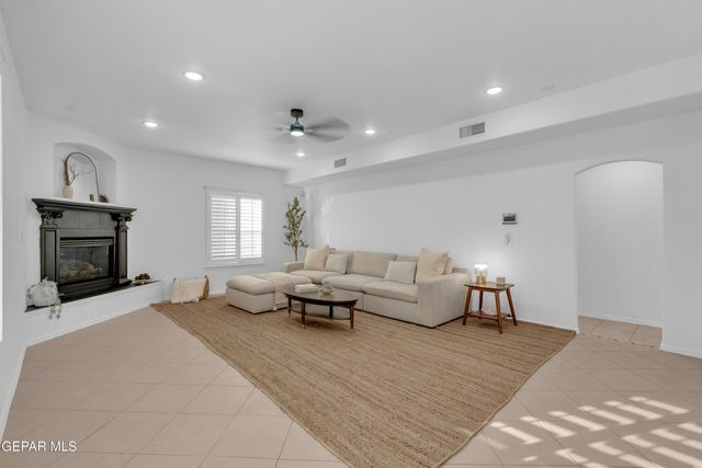 4236 LOMA TAURINA Drive, El Paso, TX 79934