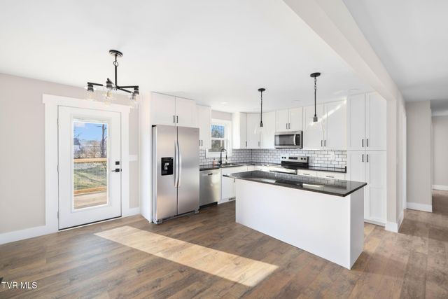 137 Meadow Lark Lane, Bluff City, TN 37618