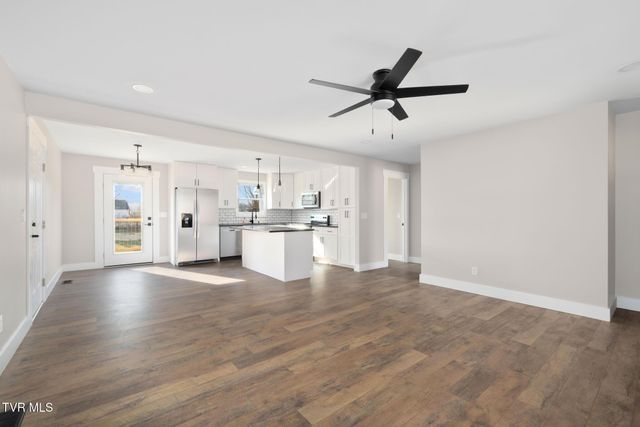 137 Meadow Lark Lane, Bluff City, TN 37618