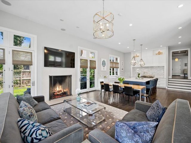 1241 ASH Street, Winnetka, IL 60093
