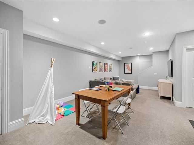 1241 ASH Street, Winnetka, IL 60093