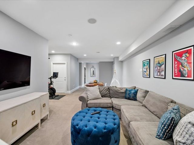 1241 ASH Street, Winnetka, IL 60093