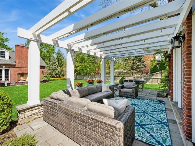 1241 ASH Street, Winnetka, IL 60093