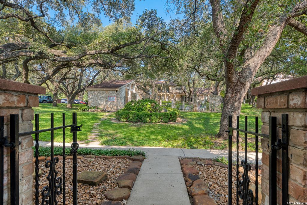 11303 Vance Jackson Rd Apt L2, San Antonio, TX 78230