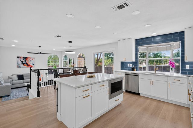 2687 Creekside Way, Highland Village, TX 75077