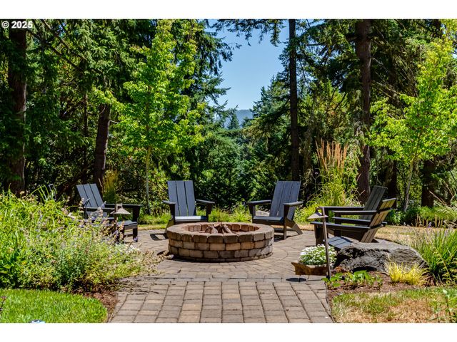 3944 LOS ALTOS Ln, Eugene, OR 97405