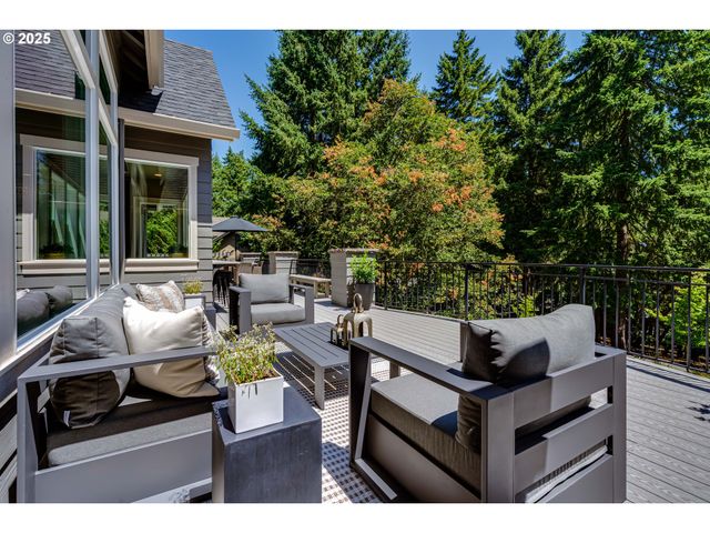 3944 LOS ALTOS Ln, Eugene, OR 97405
