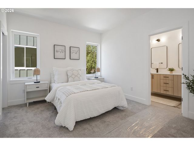 3819 Sw POMONA St, Portland, OR 97219