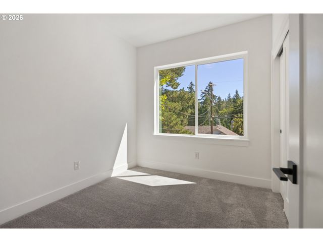 3819 Sw POMONA St, Portland, OR 97219