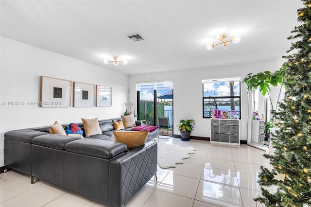 9114 NW 158th St, Miami Lakes, FL 33018