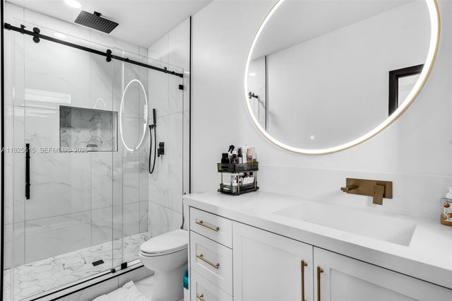 9114 NW 158th St, Miami Lakes, FL 33018