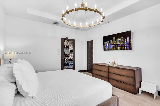 9114 NW 158th St, Miami Lakes, FL 33018