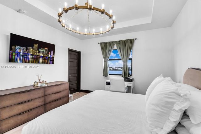 9114 NW 158th St, Miami Lakes, FL 33018