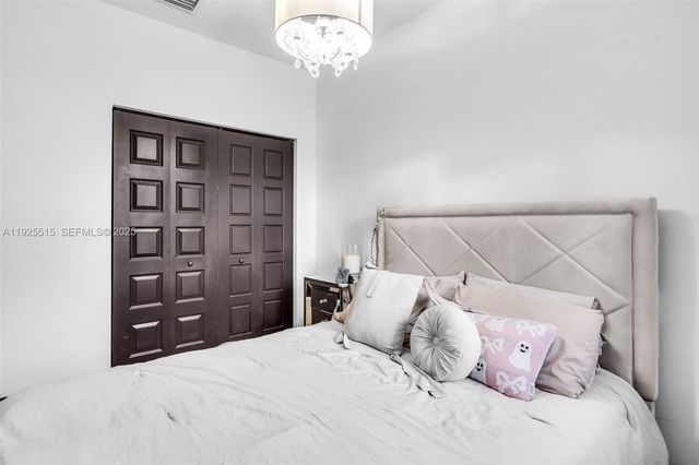 9114 NW 158th St, Miami Lakes, FL 33018