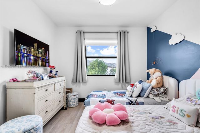 9114 NW 158th St, Miami Lakes, FL 33018