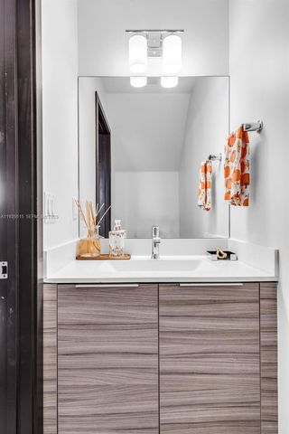 9114 NW 158th St, Miami Lakes, FL 33018