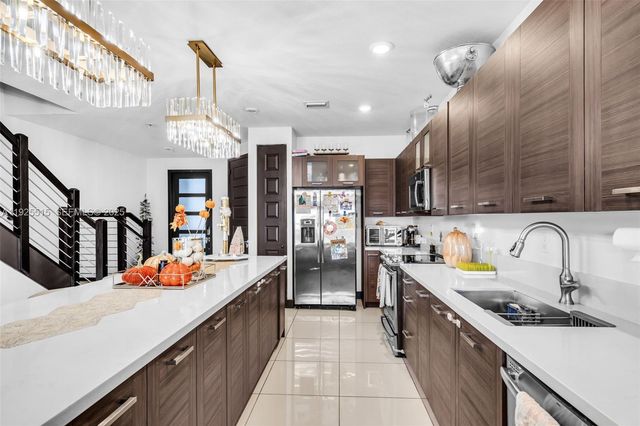 9114 NW 158th St, Miami Lakes, FL 33018