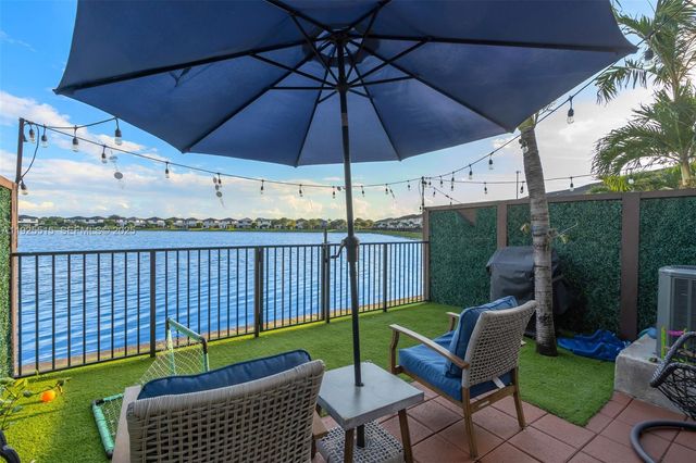 9114 NW 158th St, Miami Lakes, FL 33018