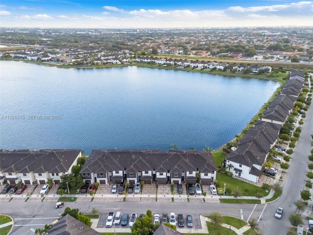 9114 NW 158th St, Miami Lakes, FL 33018