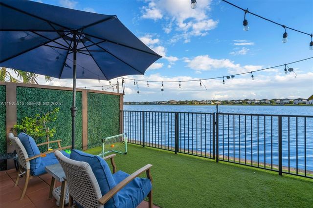 9114 NW 158th St, Miami Lakes, FL 33018