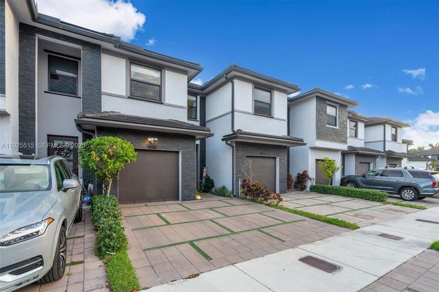 9114 NW 158th St, Miami Lakes, FL 33018