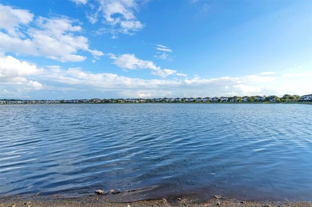 9114 NW 158th St, Miami Lakes, FL 33018