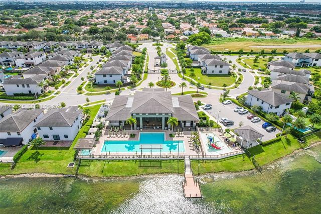 9114 NW 158th St, Miami Lakes, FL 33018