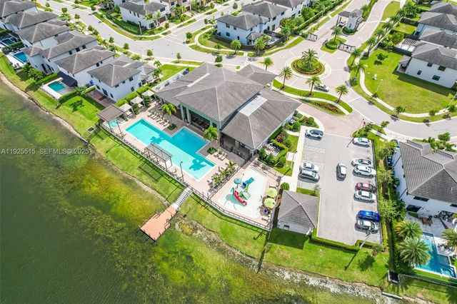 9114 NW 158th St, Miami Lakes, FL 33018