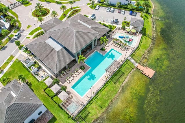 9114 NW 158th St, Miami Lakes, FL 33018