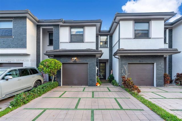 9114 NW 158th St, Miami Lakes, FL 33018