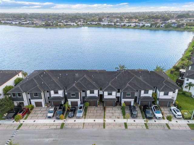 9114 NW 158th St, Miami Lakes, FL 33018