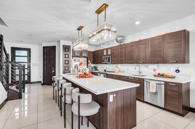 9114 NW 158th St, Miami Lakes, FL 33018