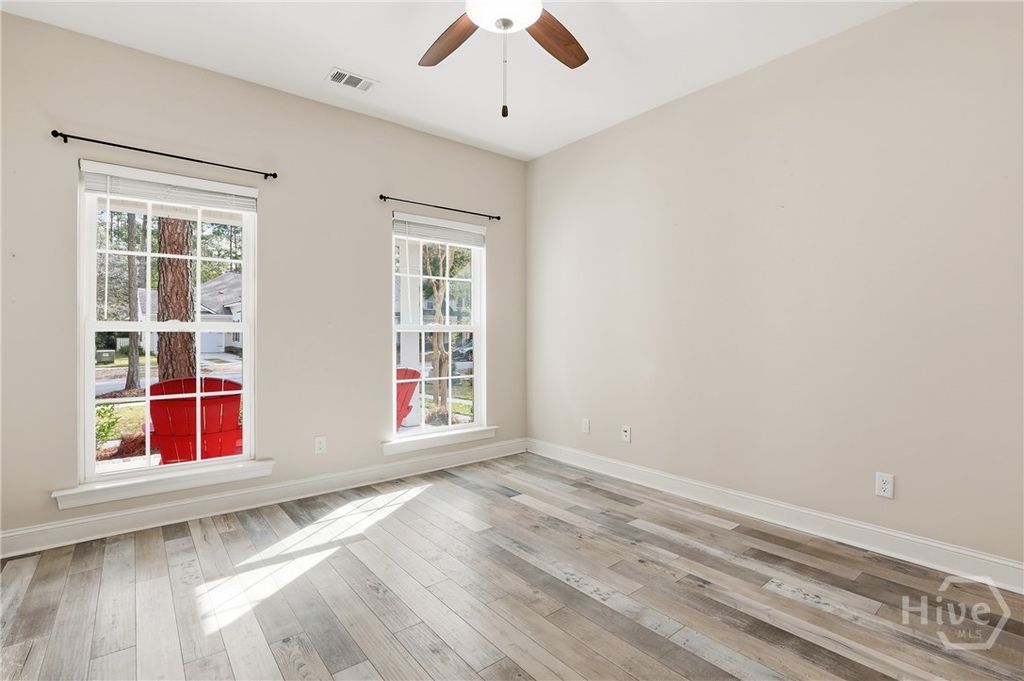 Image 14 of property listing at 132 Ridgewood Park Drive S, Richmond Hill, GA 31324