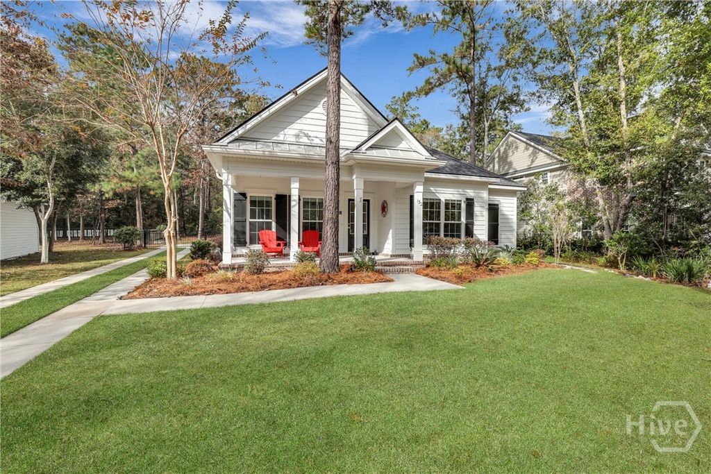 Image 5 of property listing at 132 Ridgewood Park Drive S, Richmond Hill, GA 31324