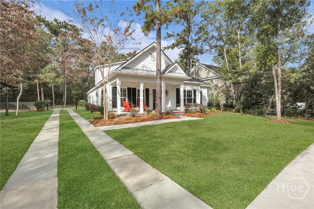 Image 6 of property listing at 132 Ridgewood Park Drive S, Richmond Hill, GA 31324